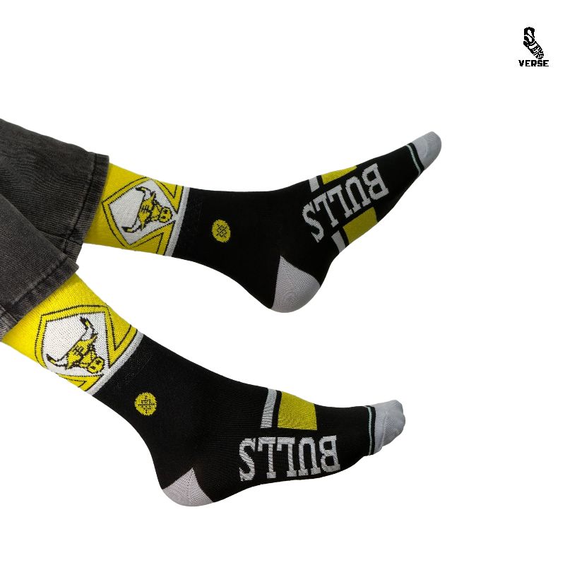 Bulls yellow crew socks